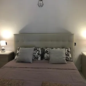 https://elegante-monolocale-al-centro-del-paese.in-sardinia.net